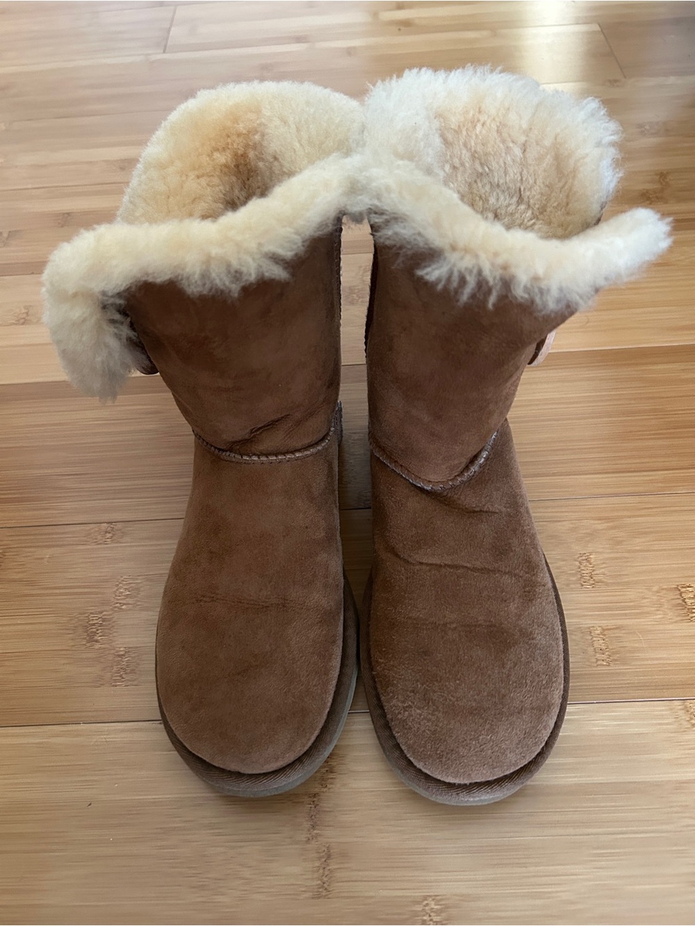 Authentic UGG Chestnut Bailey Button Boots - Size 6